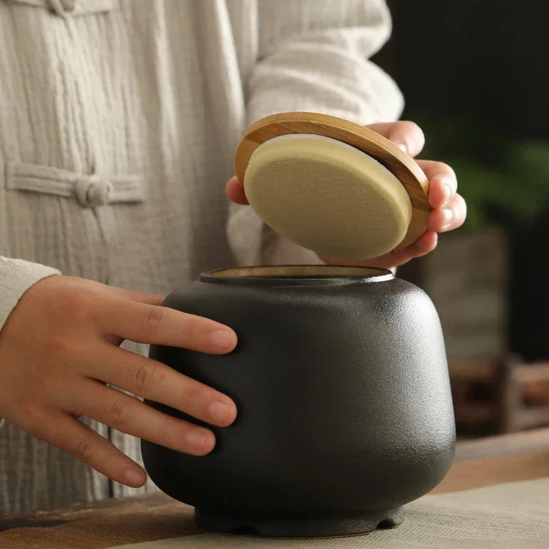 Retro Ceramic Tea Pot Sealed Pu'er Tea Container Chinese Tea Set Decor